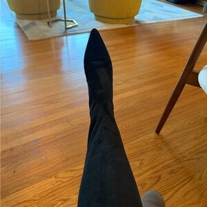 Donald J. Pliner Black Knee-High suede Boots sz 8.5 yeah